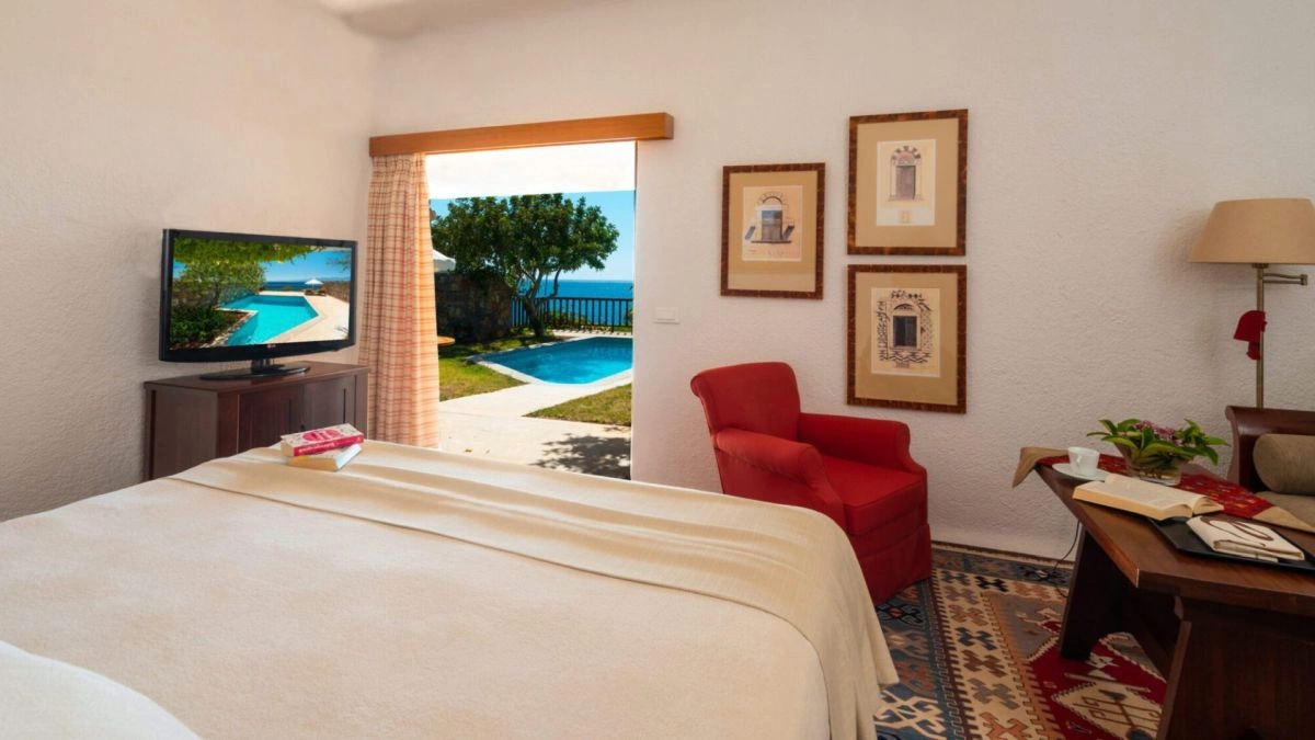 03_Deluxe_bungalow_private_pool.jpg