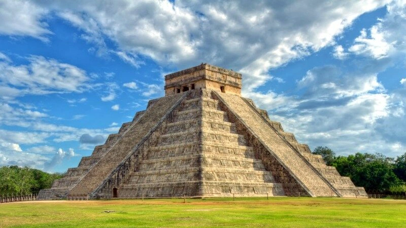 Chichen_Itza_AdobeStock_88871540.jpg