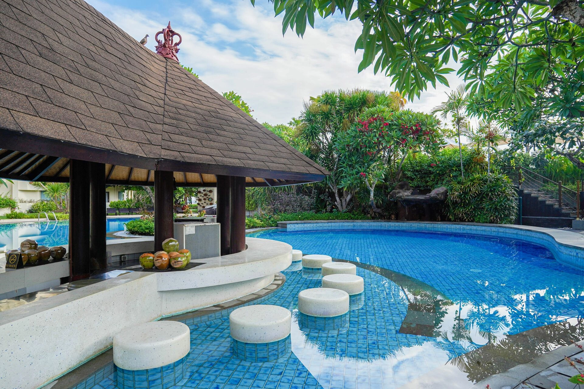 01._Coconut_Pool_Bar_.jpg