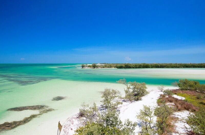 Holbox_AdobeStock_34410215.jpg