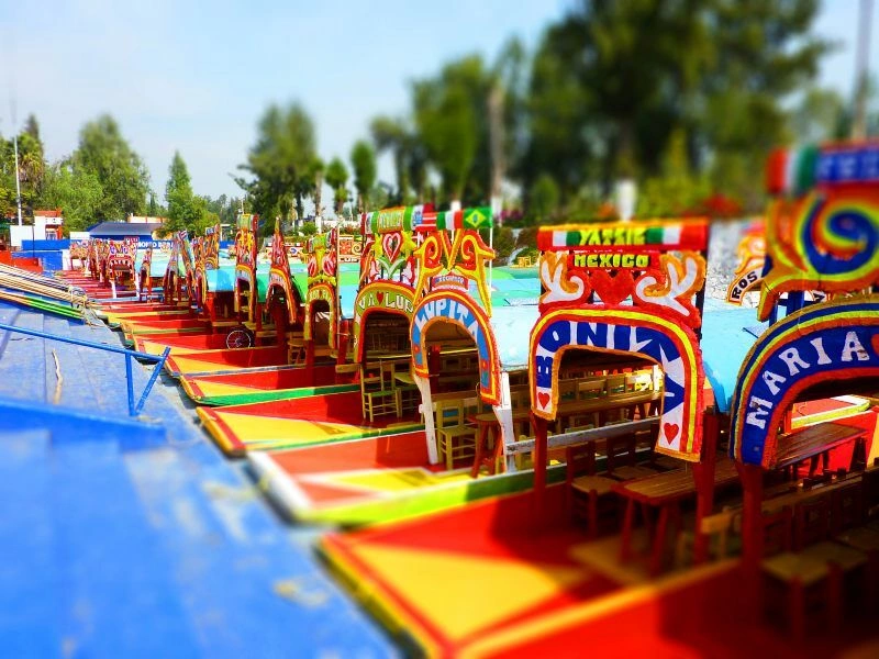 embarcation_Xochimilco_AdobeStock_82434913.jpg