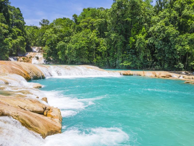 Agua_Azul_AdobeStock_127249061.jpg