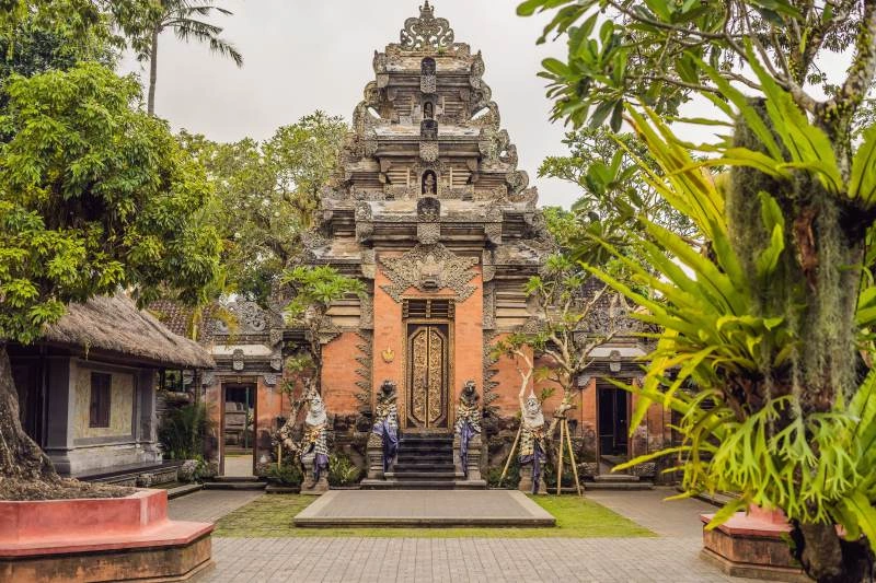 palais_royal_Ubud_AdobeStock_220345093.jpg