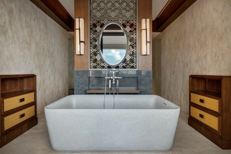 Executive_Suite_-_Bali_Beach_Hotel_-_Type_Corner_-_Bathroom_2.jpg