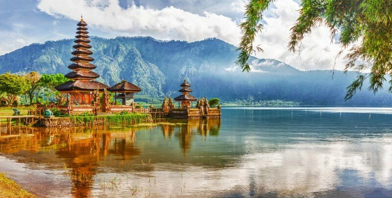 temple_Ulundanu_Fotolia_42728202_Subscription_Monthly_M.jpg