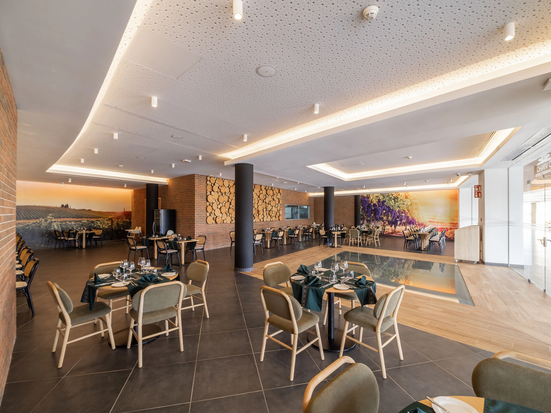 Themed_Restaurant_O_Vinho.jpg