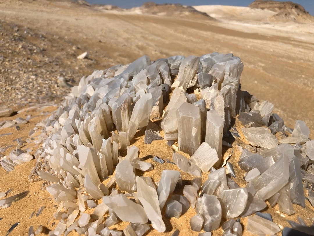 crystal_mountain,_white_desert,_egypt_24.jpg