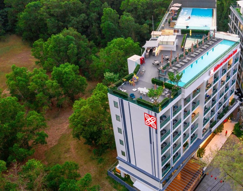 Trio Phuket & Koh Phi Phi & Khaolak : Hilton Garden Inn Phuket Bang Tao 4* & Phi Phi Natural Resort 4* & Le Graceland Khao Lak Beach Resort 5*
