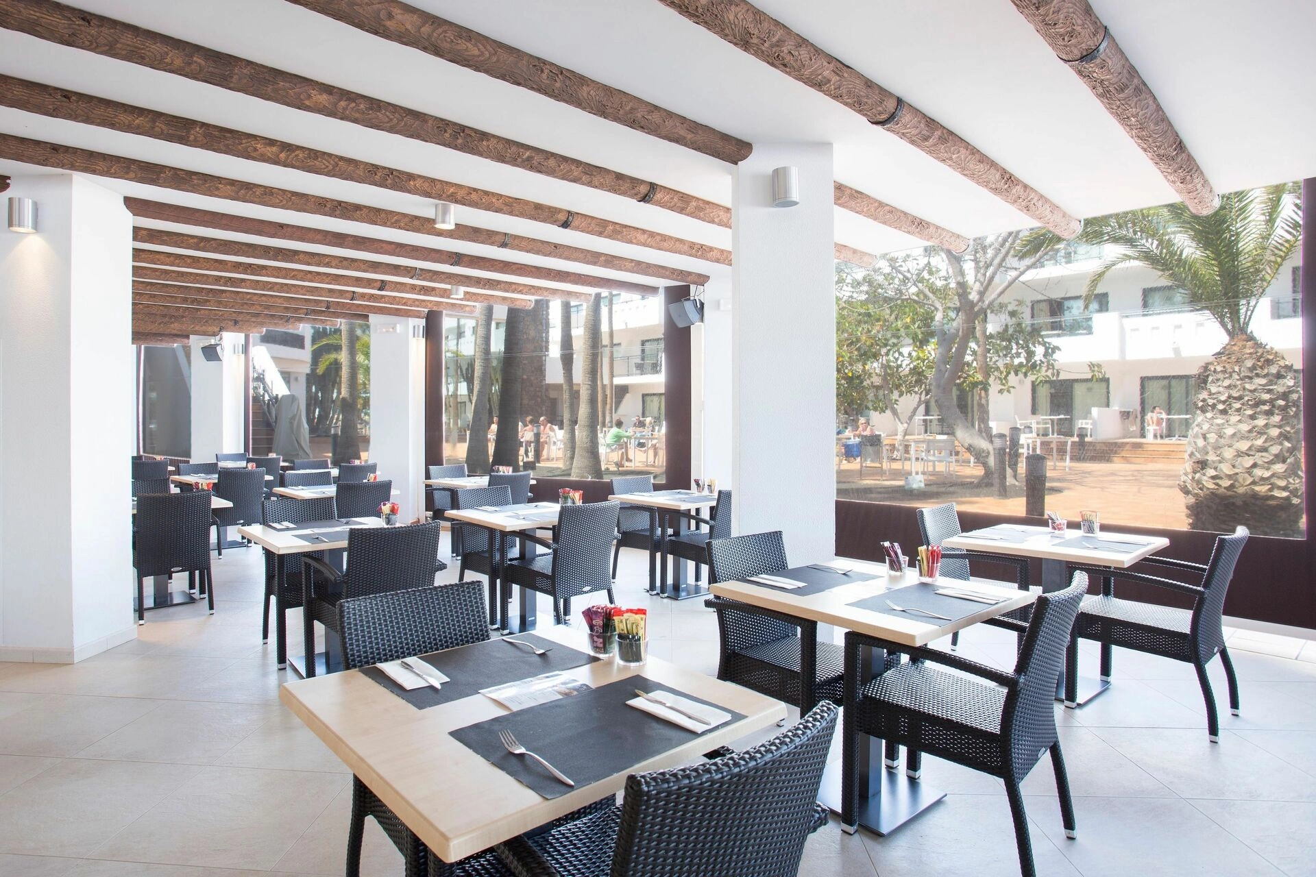 017-R-restaurant_113297136.jpg
