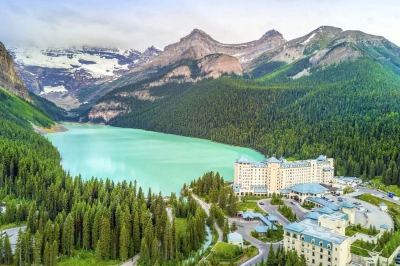 J7_LAKE_LOUISE.jpg