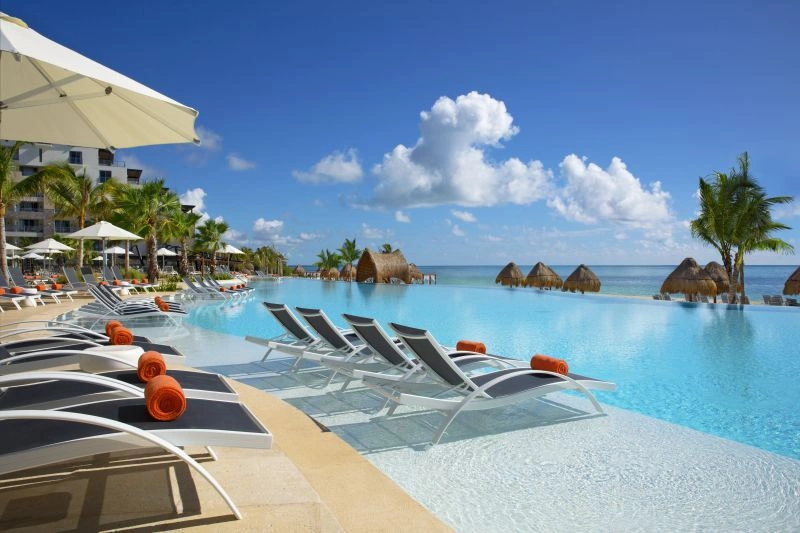 DRENA-EXT-InfinityPool-1A-RGB-CB.jpg