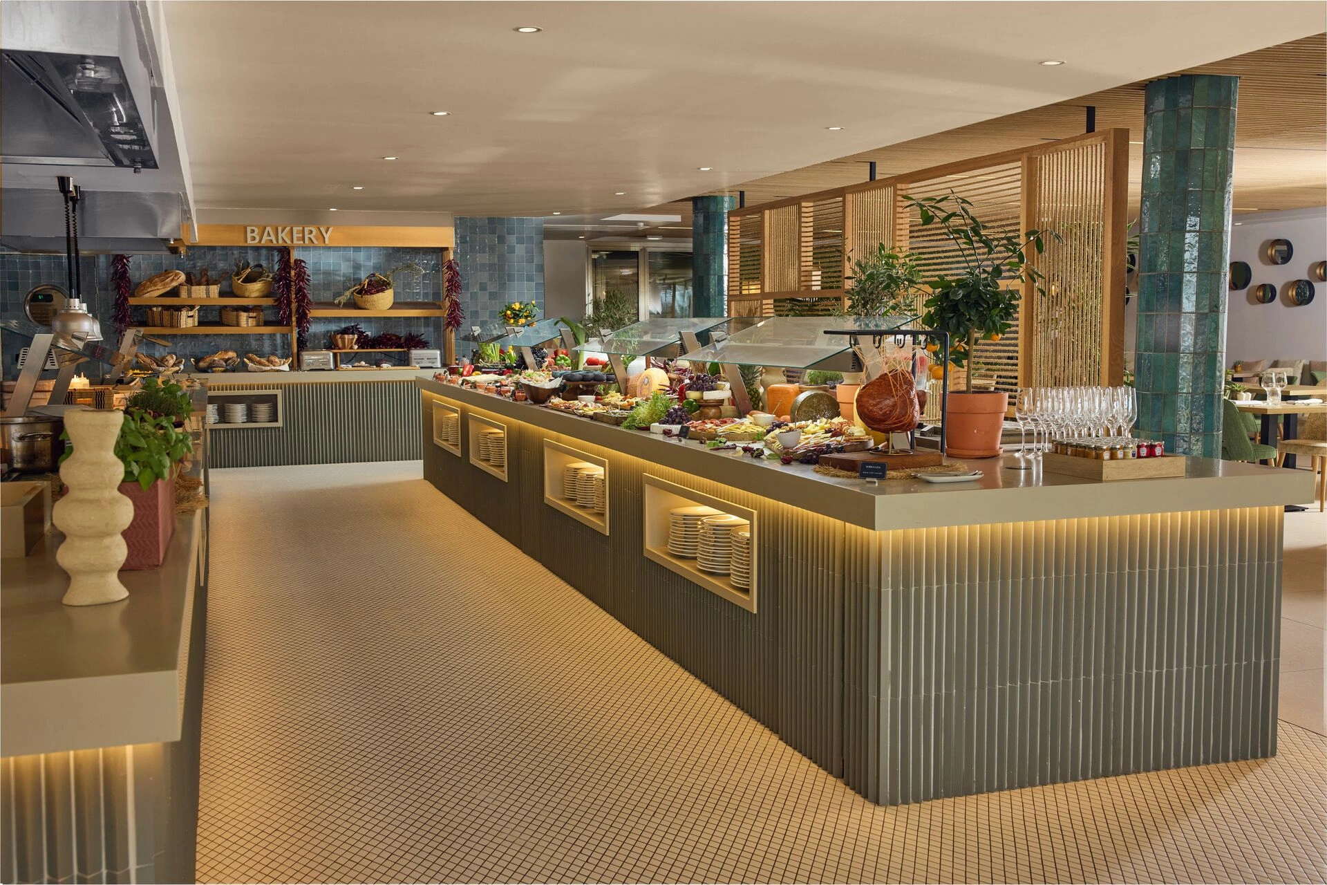 Club-Cala-San-Miguel-Dinner-Buffet.jpg