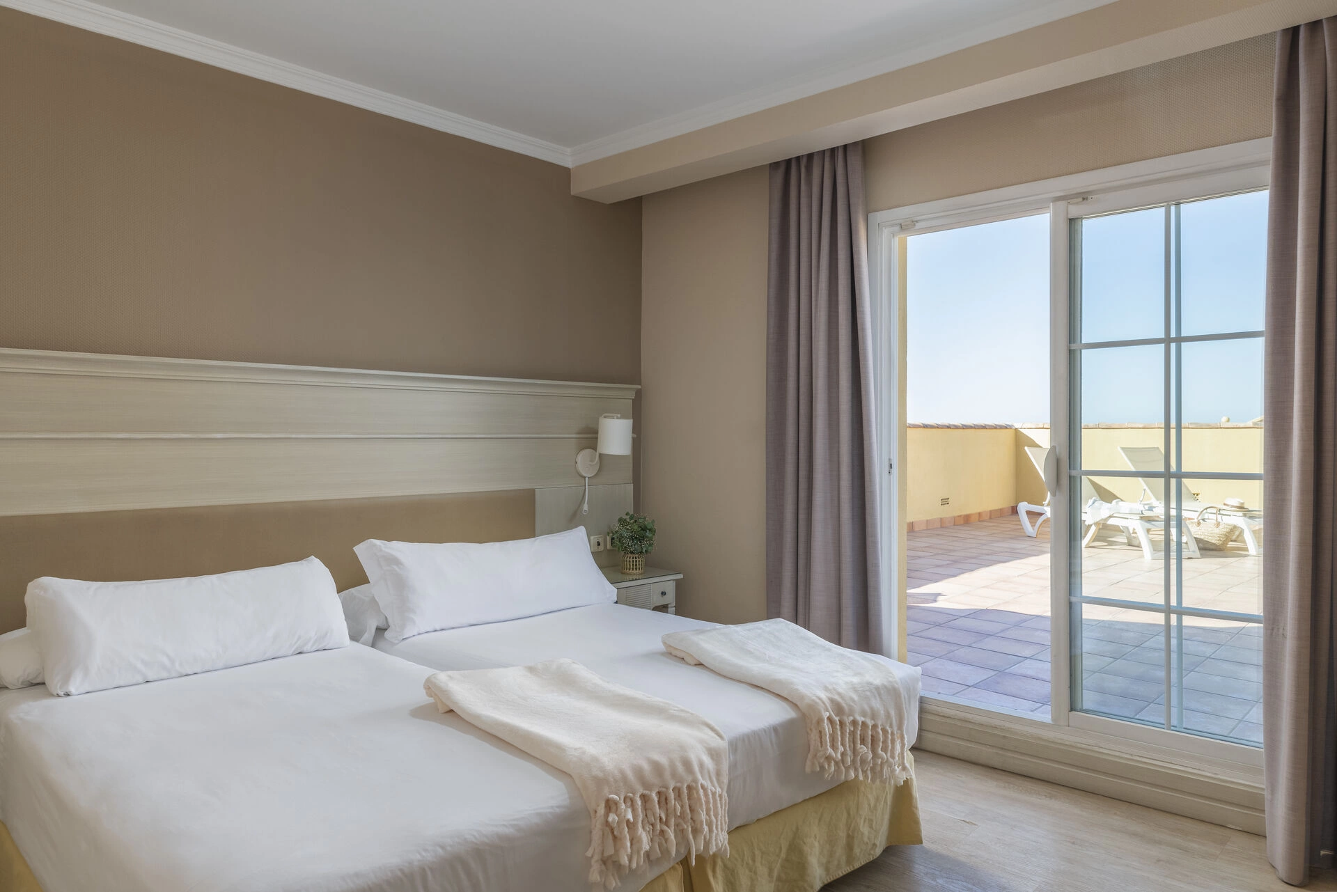 IBSTAR_MAP_IBE_R-ROOM_SUITE_D2206_003.jpg