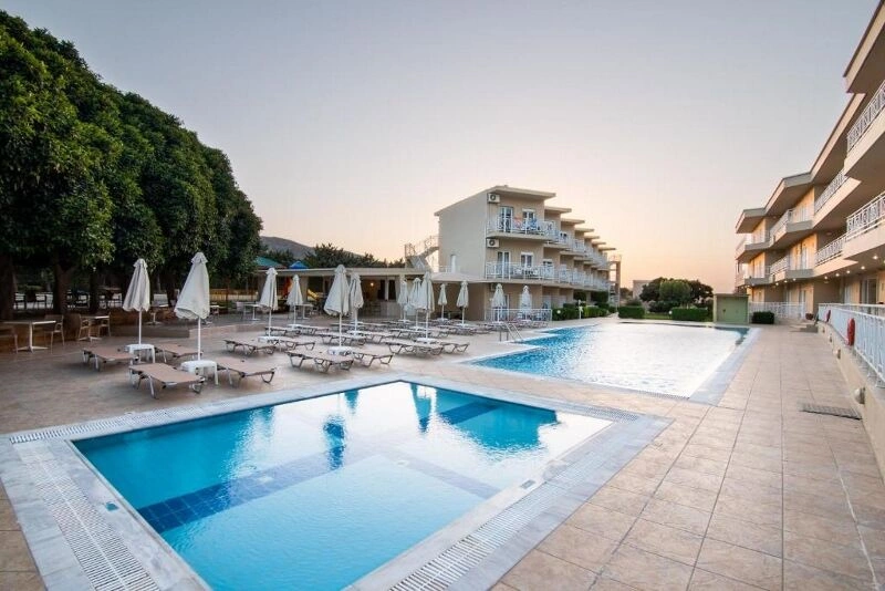 Chrissy's Paradise 3*