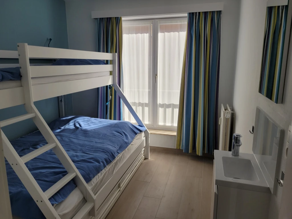Saint Idesbald beaux appartements 2 ou 3 chambres à louer vue sur mer, digue et parking privé