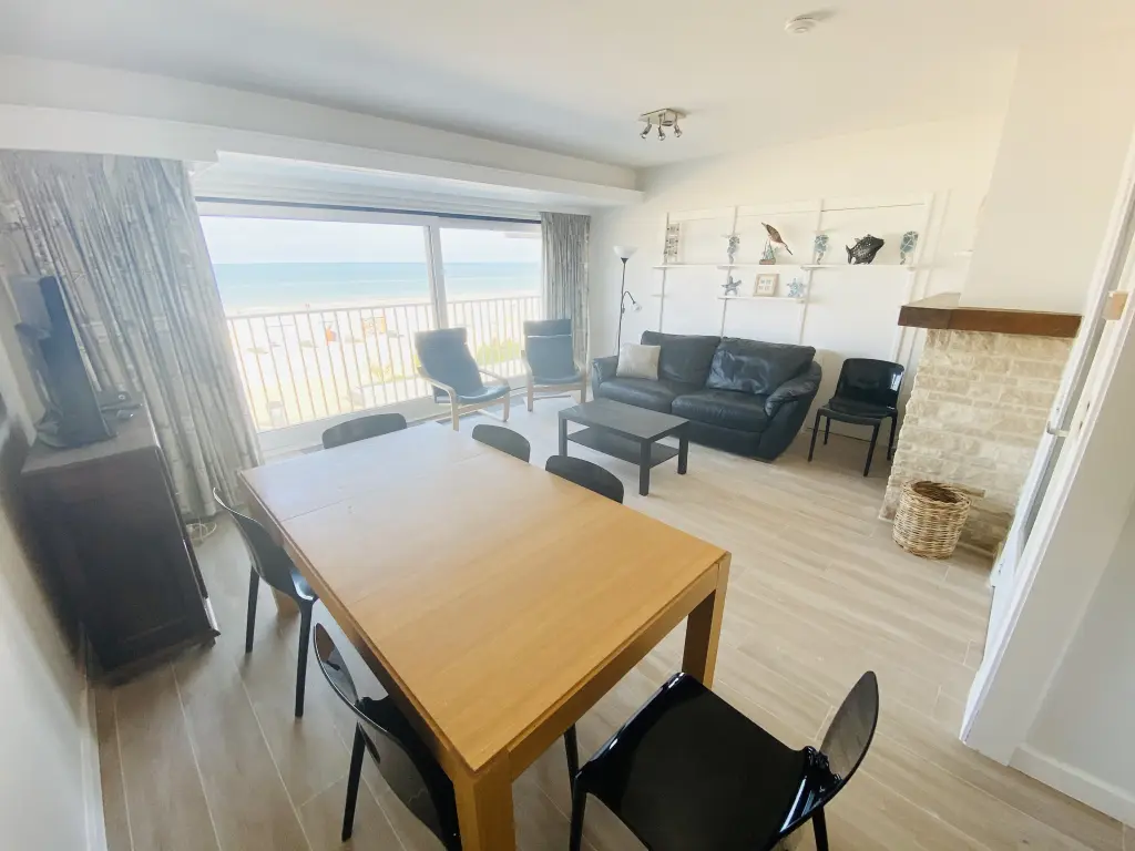 Saint Idesbald beaux appartements 2 ou 3 chambres à louer vue sur mer, digue et parking privé