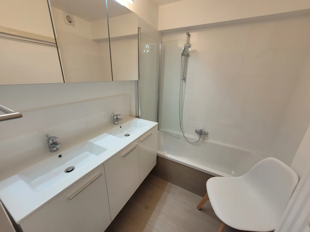 Saint Idesbald beaux appartements 2 ou 3 chambres à louer vue sur mer, digue et parking privé