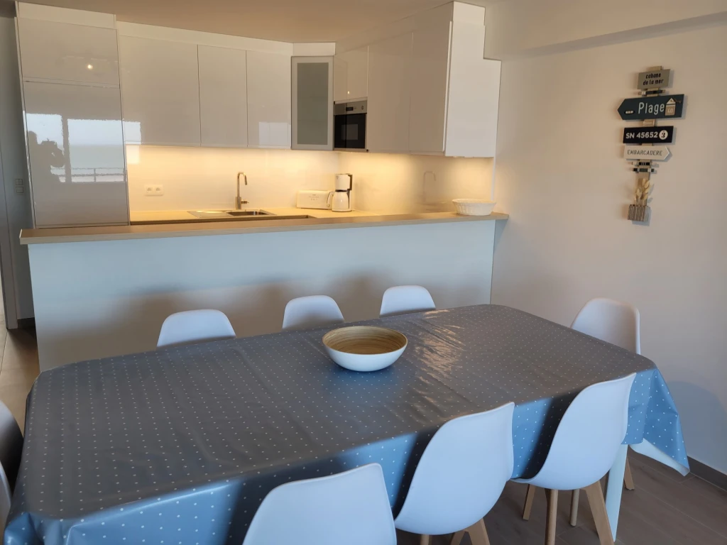 Saint Idesbald beaux appartements 2 ou 3 chambres à louer vue sur mer, digue et parking privé