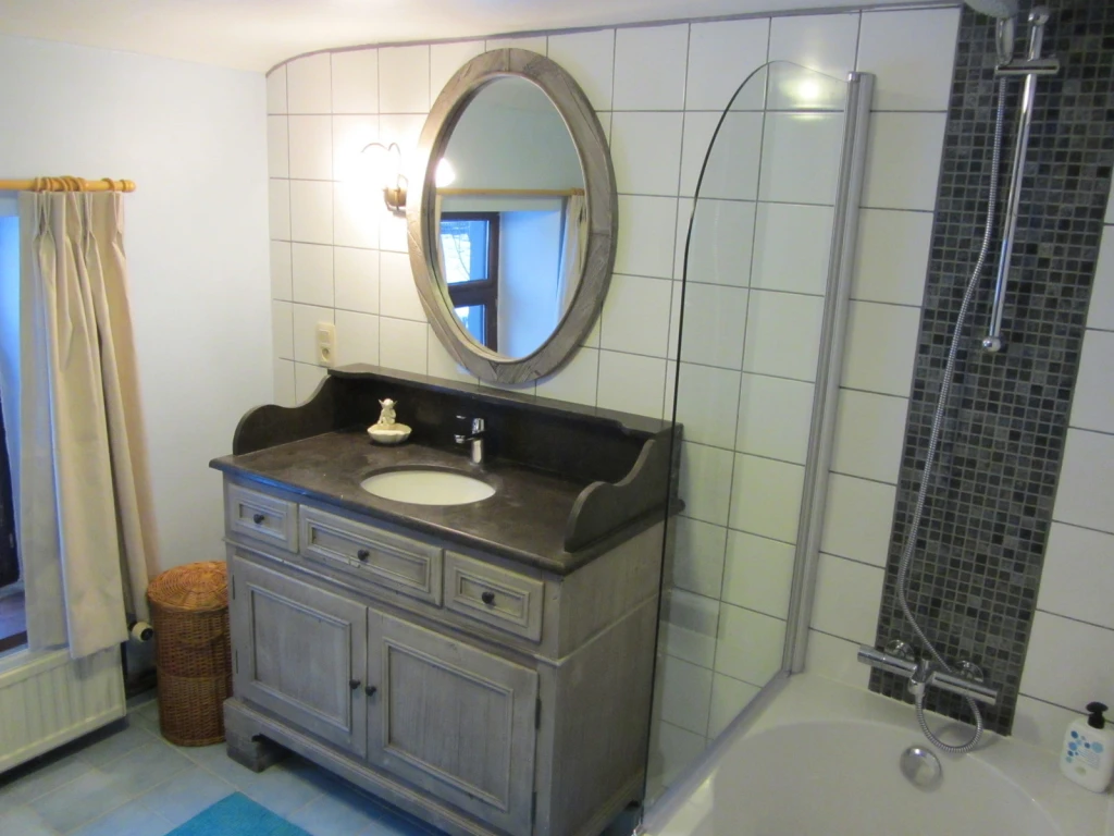 Vaste et typique maison Ardennaise, grand confort