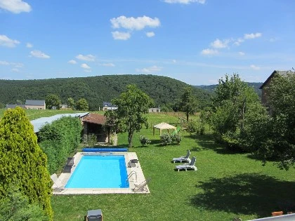 Vaste et typique maison Ardennaise, grand confort