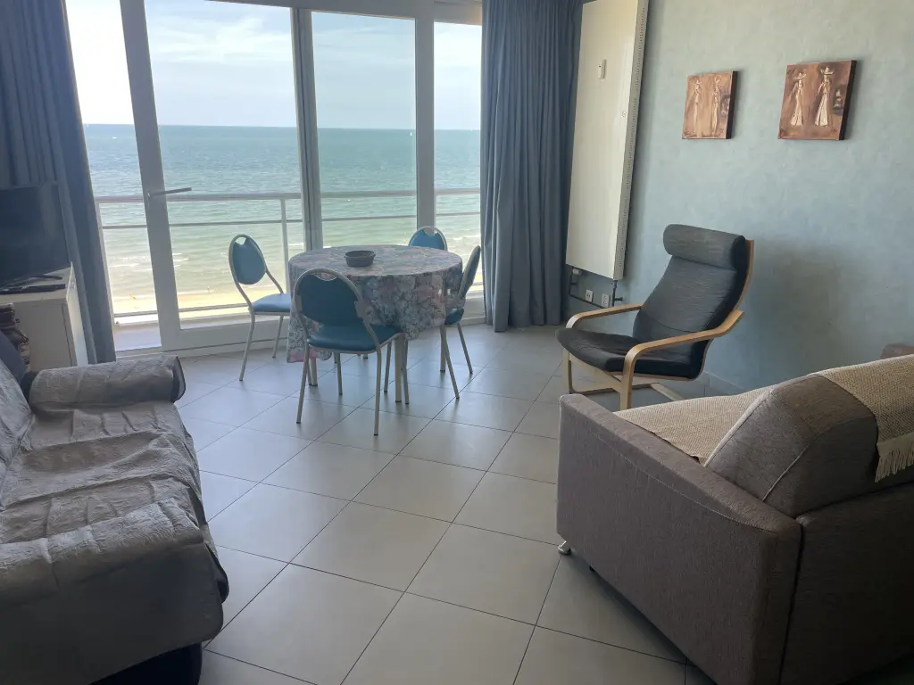 Studio vue mer avec piscine, sauna, salle de jeux et fitness