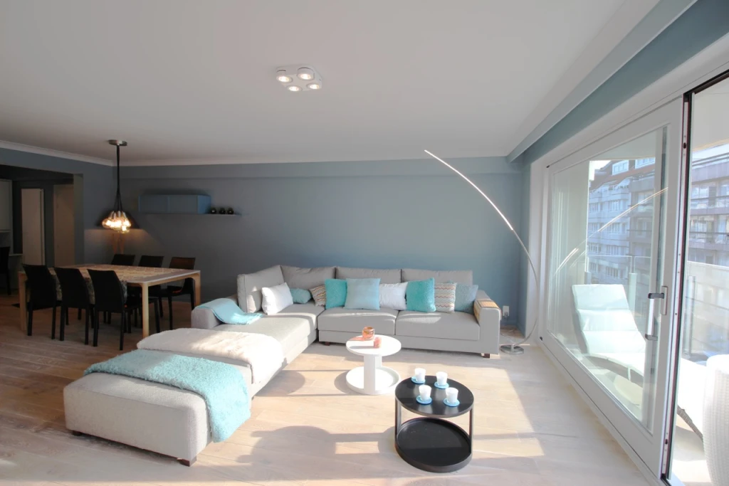 Knokke 2. Superbe appartement rénové, terrasse vue mer, parking