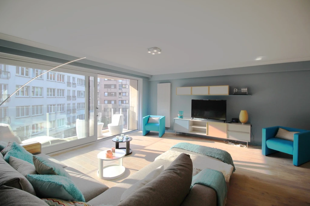 Knokke 2. Superbe appartement rénové, terrasse vue mer, parking