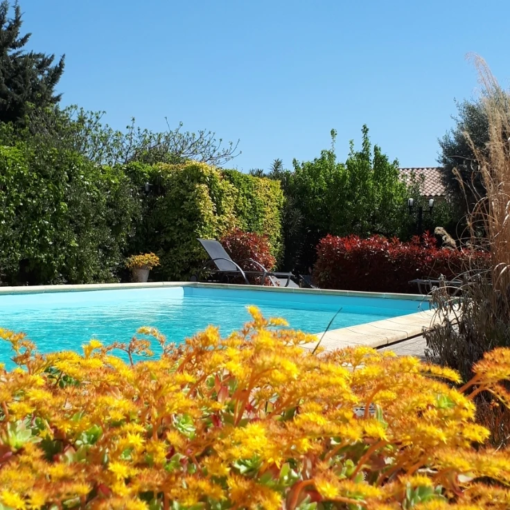 Jolie maison de charme avec jardin à l'anglaise et piscine