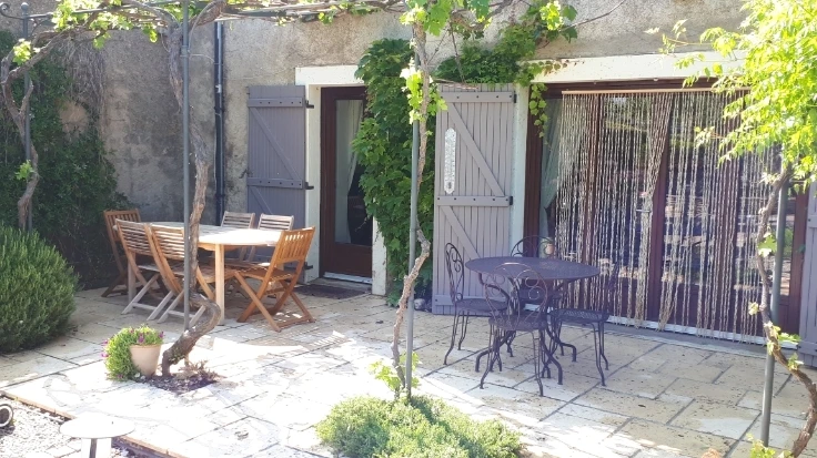 Jolie maison de charme avec jardin à l'anglaise et piscine