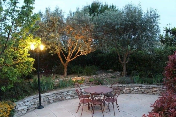 Jolie maison de charme avec jardin à l'anglaise et piscine