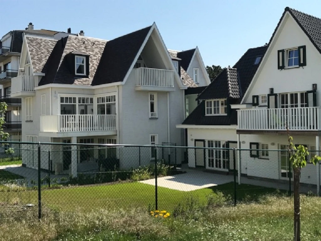 De Haan - Le Coq - You can smell the sea.  Appartements juste derrière la digue. 