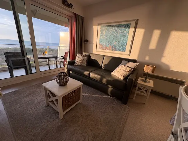 Studio avec vue frontale sur la mer et grande terrasse