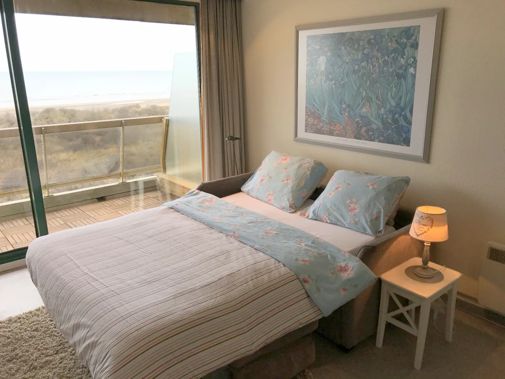Studio avec vue frontale sur la mer et grande terrasse