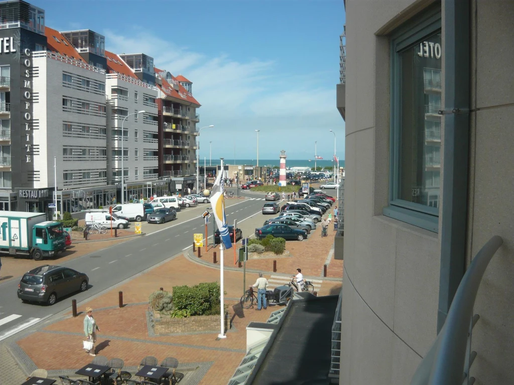Bel et spacieux appartement (90m2) avec terrasse ensoleillée et vue sur la mer - idéalement situé