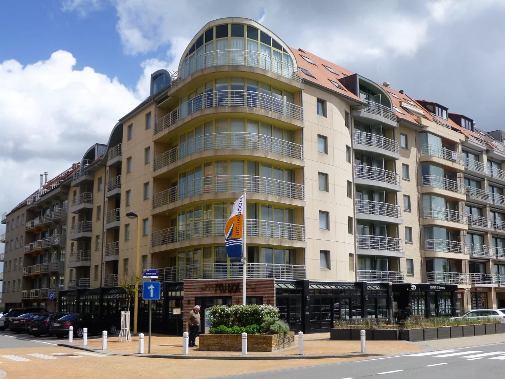 Bel et spacieux appartement (90m2) avec terrasse ensoleillée et vue sur la mer - idéalement situé