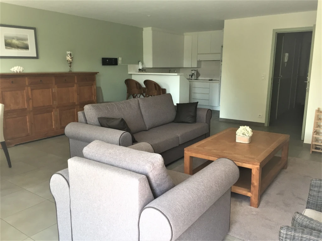 Bel et spacieux appartement (90m2) avec terrasse ensoleillée et vue sur la mer - idéalement situé