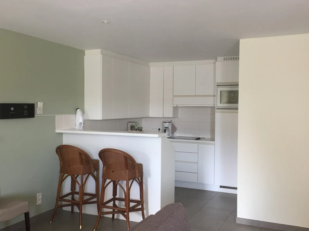 Bel et spacieux appartement (90m2) avec terrasse ensoleillée et vue sur la mer - idéalement situé