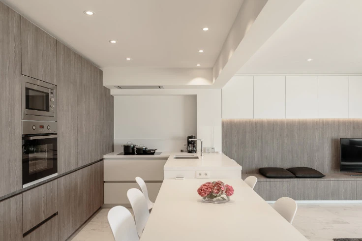 BELLE VUE. APPARTEMENT RENOVÉ AVEC VUE FRONTALE SUR MER ! TOP!
