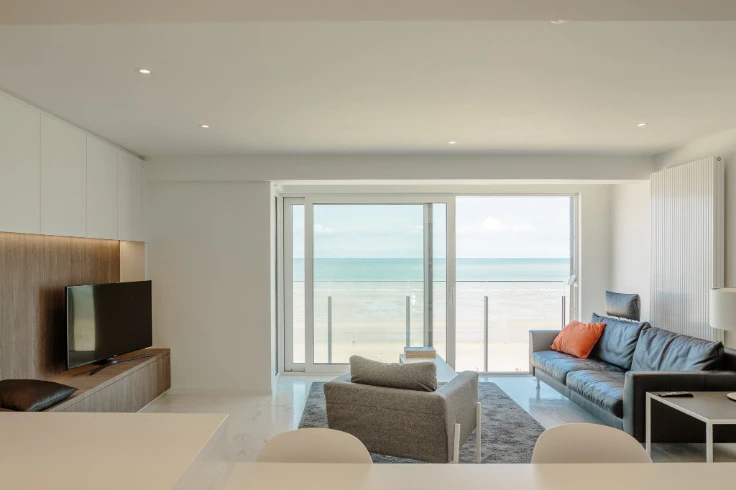 BELLE VUE. APPARTEMENT RENOVÉ AVEC VUE FRONTALE SUR MER ! TOP!