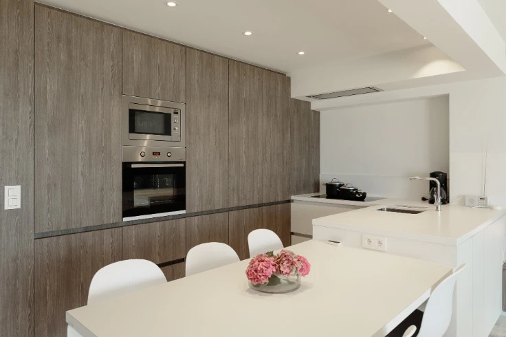 BELLE VUE. APPARTEMENT RENOVÉ AVEC VUE FRONTALE SUR MER ! TOP!