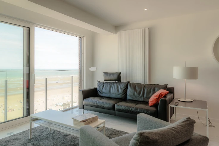 BELLE VUE. APPARTEMENT RENOVÉ AVEC VUE FRONTALE SUR MER ! TOP!