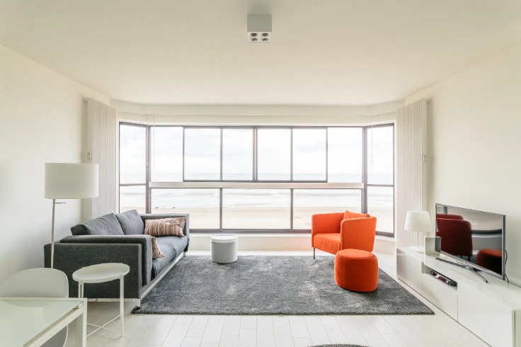 NOUVEAUX ! SUPERBE STUDIO RÉNOVÉ AVEC VUE FRONTALE SUR MER! TOP!