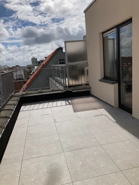 Penthouse de luxe à louer sur la digue à Nieuwpoort.  PRIX TOUT COMPRIS  (GARAGE, FRAIS)
