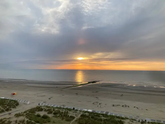 Penthouse de luxe à louer sur la digue à Nieuwpoort.  PRIX TOUT COMPRIS  (GARAGE, FRAIS)