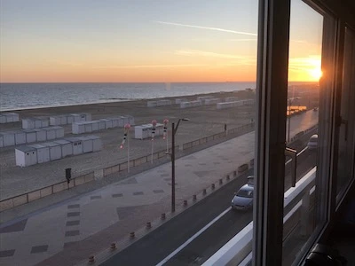 Appartement près du casino sur la digue, vue frontale sur la mer pour 10p