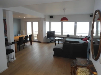 Appartement près du casino sur la digue, vue frontale sur la mer pour 10p