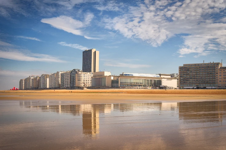 Appartement spacieux et rénové avec vue panoramique sur la mer.