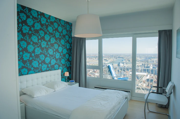 Appartement spacieux et rénové avec vue panoramique sur la mer.