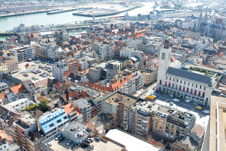 Appartement spacieux et rénové avec vue panoramique sur la mer.
