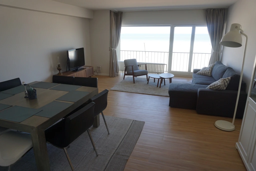 Appartement rénové chic et cosy avec vue frontale sur mer